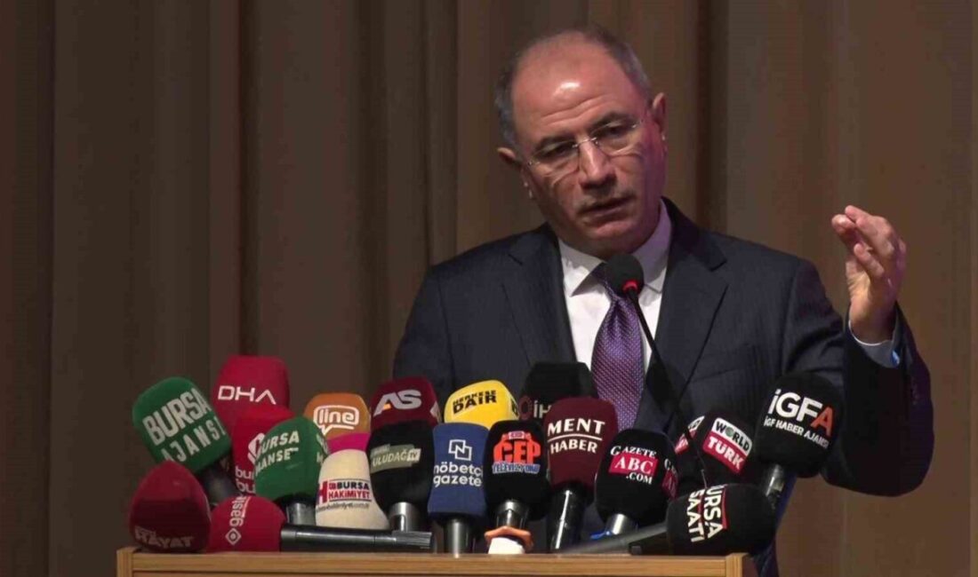 AK Parti Bursa İl Başkanlığı tarafından düzenlenen bayramlaşma programında teşkilat