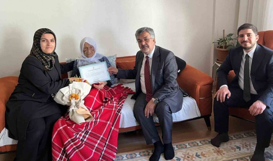 AK Parti Adıyaman İl Başkanlığı en yaşlı üye ile en