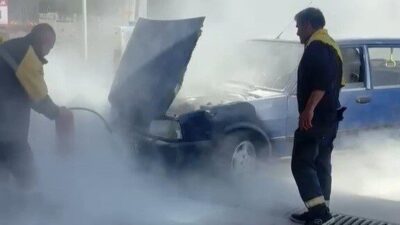 Tekirdağ’ın Çerkezköy ilçesinde bir akaryakıt istasyonunda lastiklerine hava basılan otomobilin