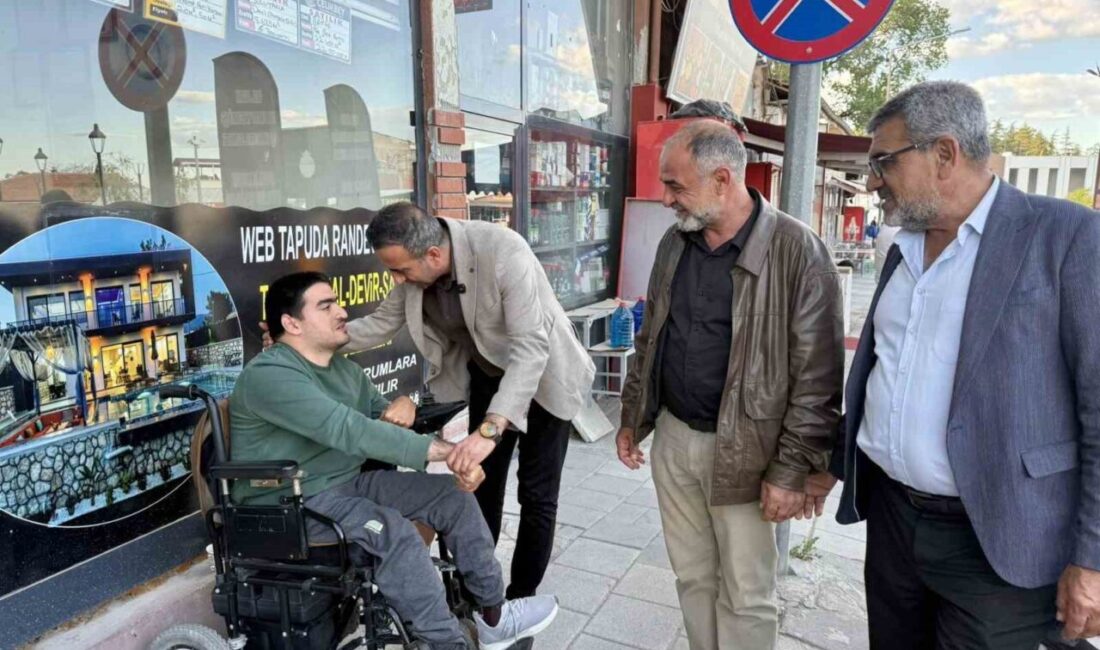 Akçadağ Belediye Başkanı Hasan Ulutaş, ilçe merkezindeki esnafları ziyaret ederek