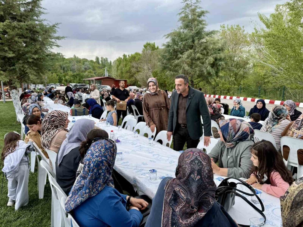 Akçadağ Belediye Başkanı Hasan Ulutaş, Anneler Günü dolayısıyla düzenlenen programda