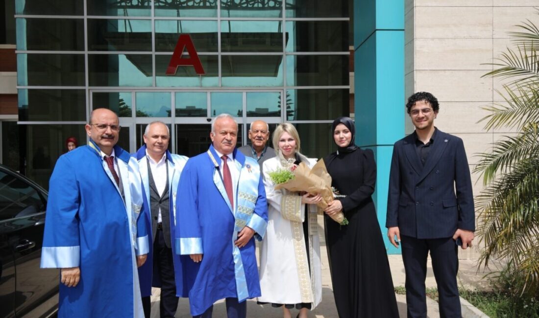Akdeniz Üniversitesi İlahiyat Fakültesi’nde düzenlenen mezuniyet töreninde 120 öğrenci mezun