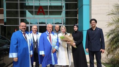Akdeniz Üniversitesi İlahiyat Fakültesi’nde düzenlenen mezuniyet töreninde 120 öğrenci mezun