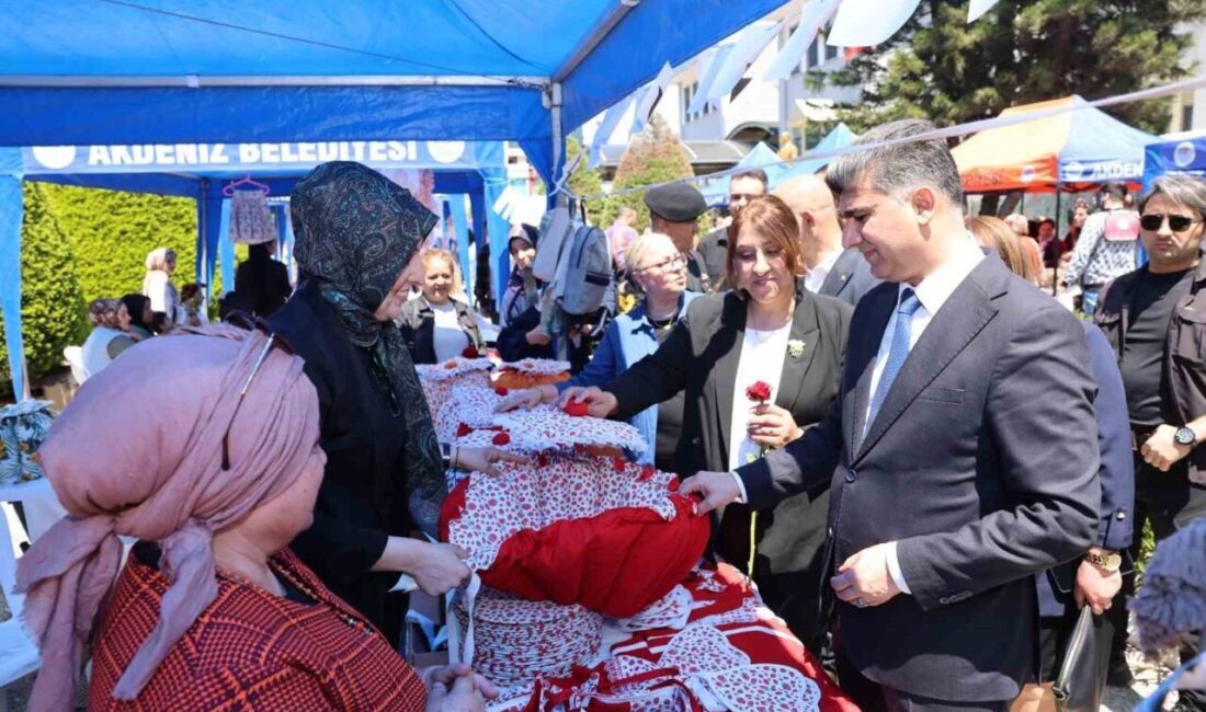 Mersin’in Akdeniz ilçesinde Anneler Günü dolayısıyla düzenlenen etkinlik, vatandaşlardan yoğun