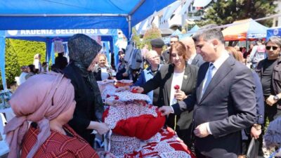 Mersin’in Akdeniz ilçesinde Anneler Günü dolayısıyla düzenlenen etkinlik, vatandaşlardan yoğun