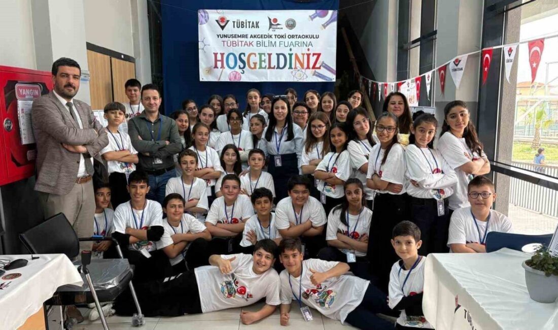 Manisa’nın Yunusemre ilçesinde bulunan Akgedik TOKİ Ortaokulu’nda düzenlenen TÜBİTAK 4006