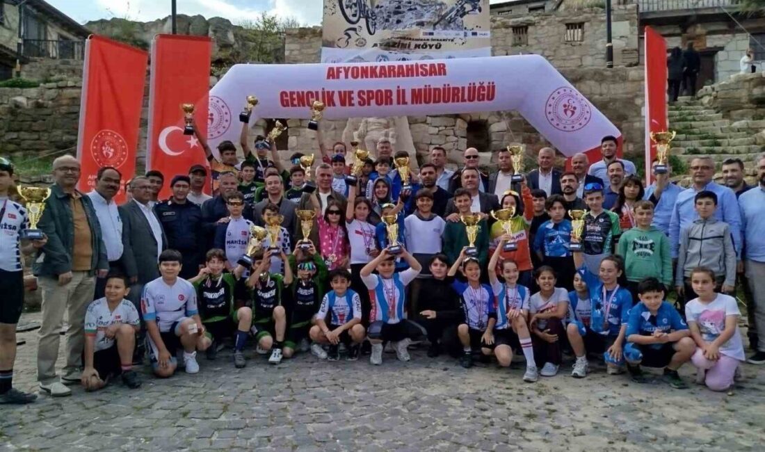 Afyonkarahisar’da gerçekleştirilen 1. Bölge 1. Etap Dağ Bisikleti Yarışları’nda Akhisarlı