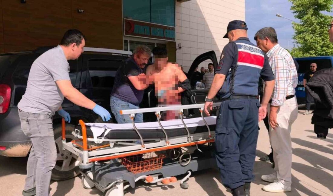 Bursa’nın İnegöl ilçesinde amca çocukları arasında çıkan bıçaklı kavgada 1