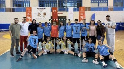 Niğde’de düzenlenen Türkiye Şampiyonası’nda mücadele eden Aksaray Spor Lisesi Kız