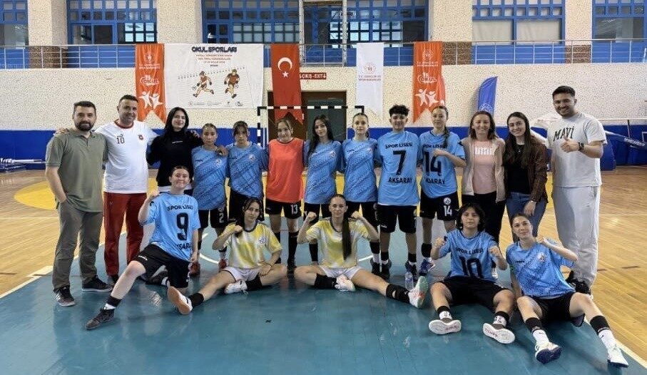 Niğde’de düzenlenen Türkiye Şampiyonası’nda mücadele eden Aksaray Spor Lisesi Kız