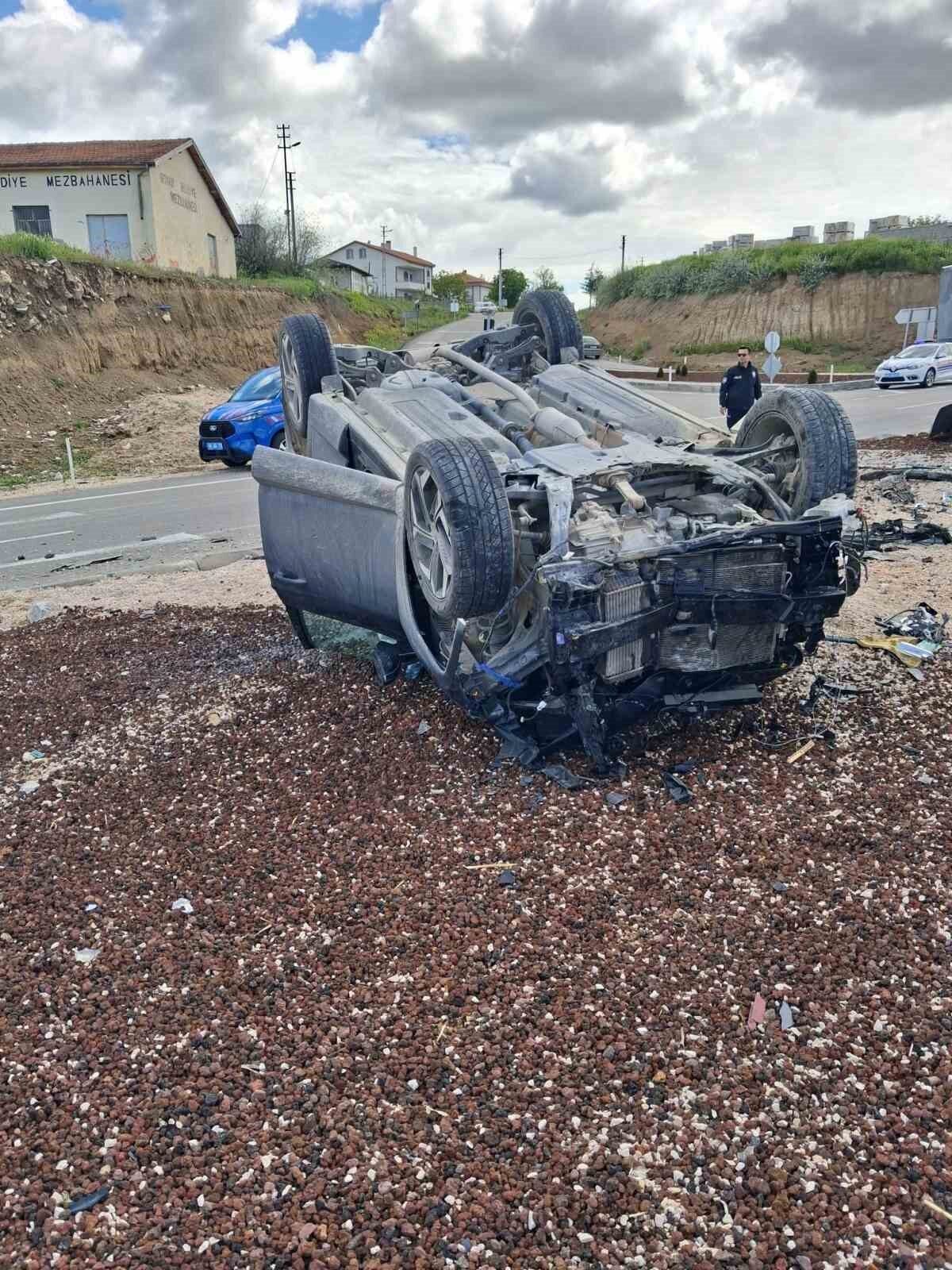 Aksaray’da iki otomobilin çarpışması sonucu meydana gelen trafik kazasında 1