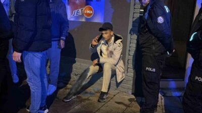 Aksaray’da kaybolan köpeğini aramak için sokağa çıkan genç, önünü kesen