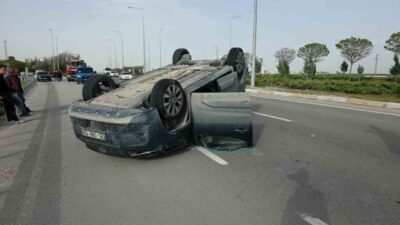 Aksaray’da hafif ticari araç ile çarpışan otomobilin takla attığı kazada