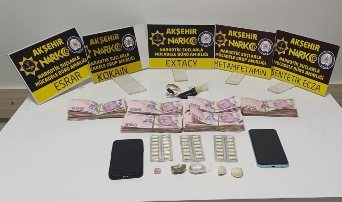 Konya’nın Akşehir ilçesinde polis ekiplerince düzenlenen uyuşturucu operasyonunda 5 şüpheli
