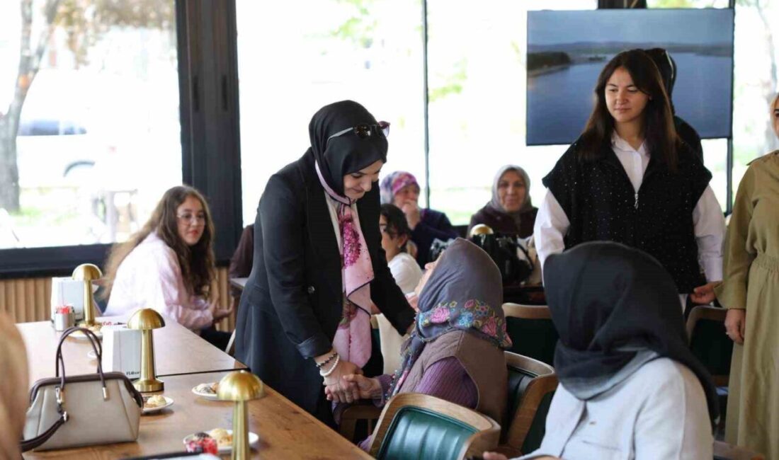 Alaca Belediyesi tarafından Anneler Günü dolayısıyla düzenlenen programda, Eğitimci-Yazar Şüheda