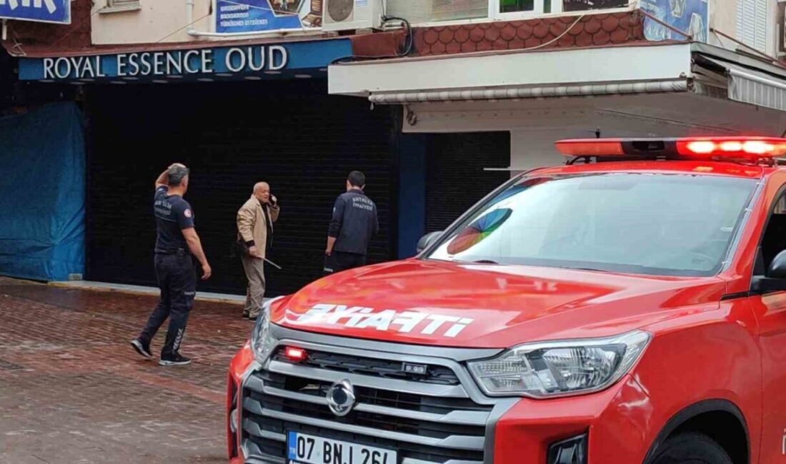 Antalya’nın Alanya ilçesinde bir iş yerinin giriş kısmında bulunan elektrik