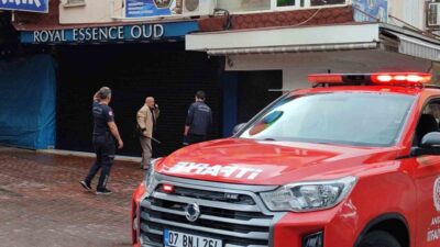 Antalya’nın Alanya ilçesinde bir iş yerinin giriş kısmında bulunan elektrik