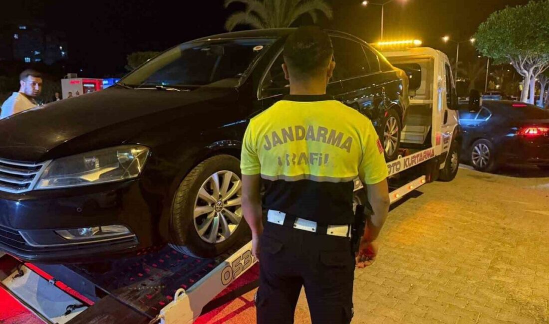 Antalya’nın Alanya ilçesinde jandarma ekiplerinin gerçekleştirdiği trafik denetimlerinde 8 aracın