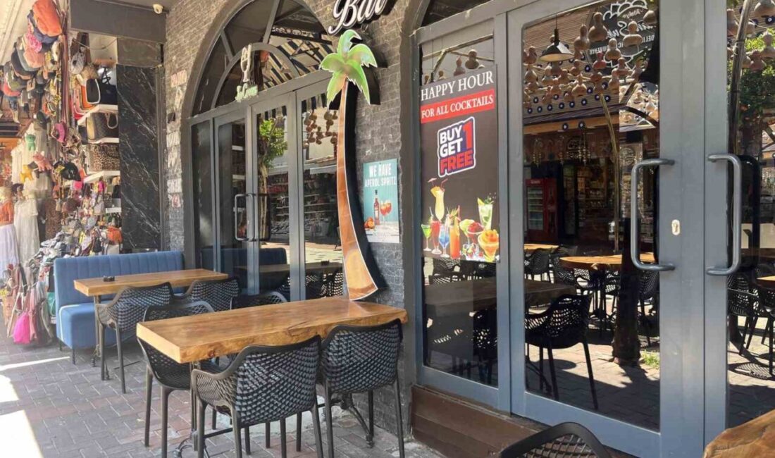 Antalya’nın Alanya ilçesinde 2 kişi arasında çıkan tartışma silahlı kavgaya