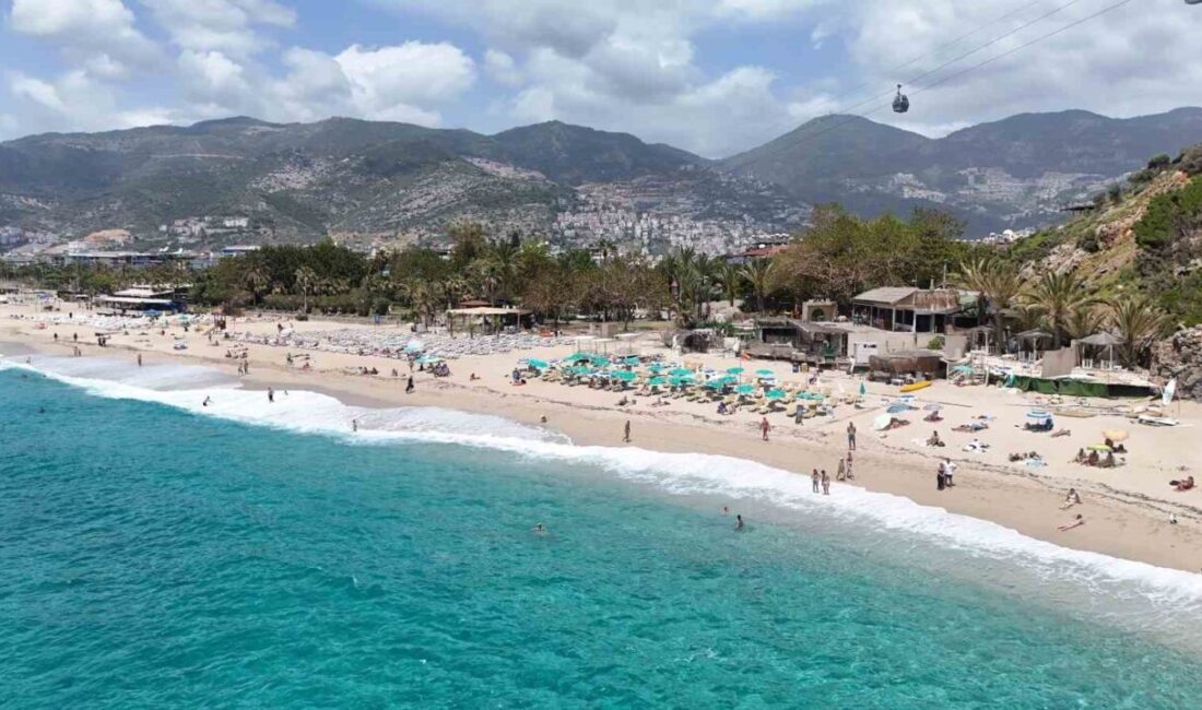 Antalya’da yaz havasının hakim olduğu Alanya ilçesinde güneşli havayı fırsat