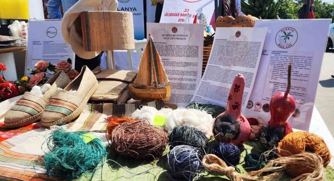 Antalya’da düzenlenen 18. Uluslararası MEB Robot Yarışmasında oluşturulan tanıtım alanında
