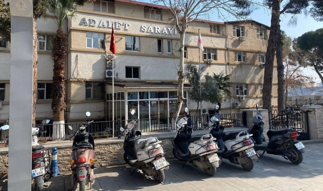 Manisa’nın Alaşehir ilçesinde polis ekiplerince düzenlenen operasyonda 21 kök kenevir
