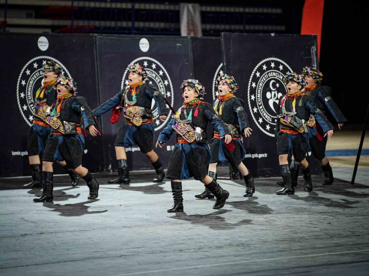 Aliağa Belediyesi Gençlik Merkezi Spor Kulübü Halk Oyunları ekibi, Türkiye