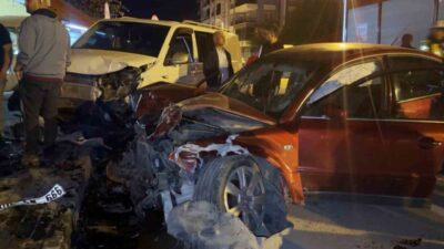 Aksaray’da alkol aldıktan sonra direksiyon başına geçen sürücü, park halindeki