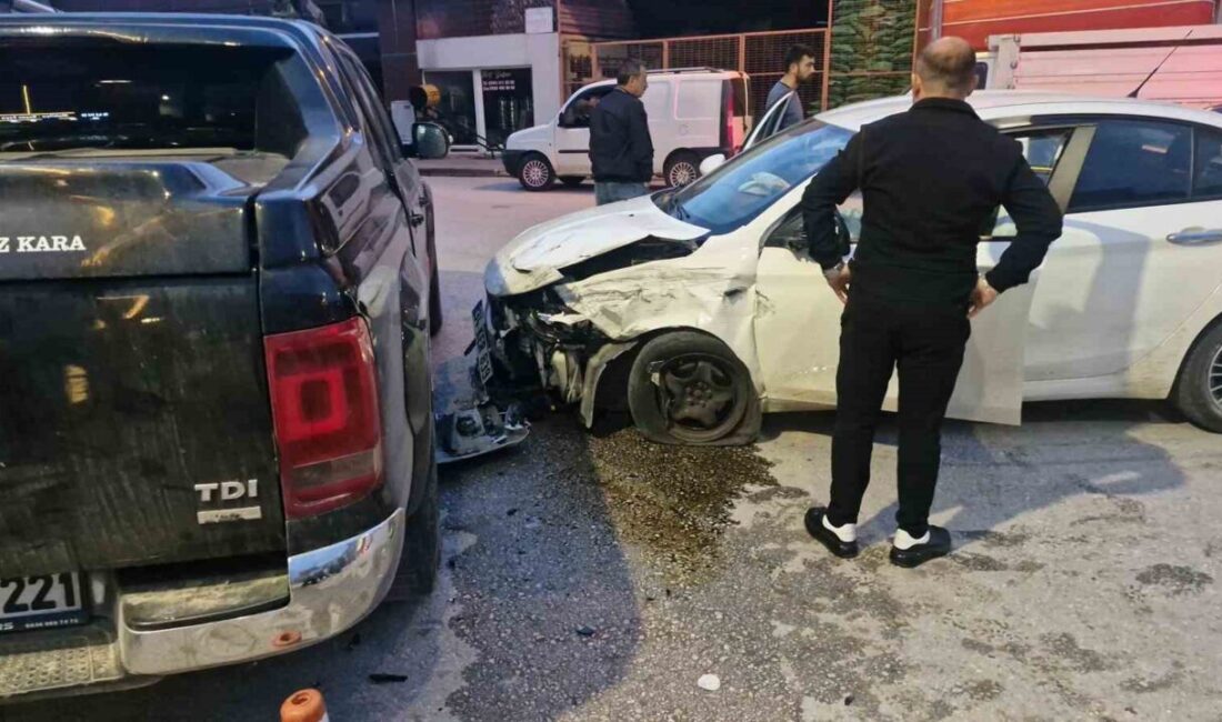 Çorum’un Alaca ilçesinde 3 aracın karıştığı zincirleme kazada 1 kişi