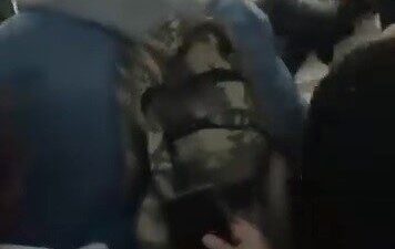 Bursa’da seyir halindeki otobüste iddiaya göre alkol tüketen yolcu ve