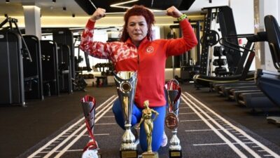 Aydın’ın Kuşadası ilçesinde yaşayan fitness eğitmeni ve vücut geliştirme sporcusu
