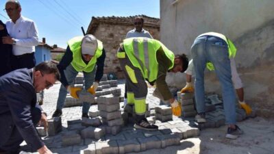 Altıeylül Belediyesi Fen İşleri Müdürlüğü ekipleri, ilçe genelinde üst yapı