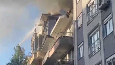 Bartın’ın Amasra ilçesinde bir evin çatısından çıkan yangın paniğe neden