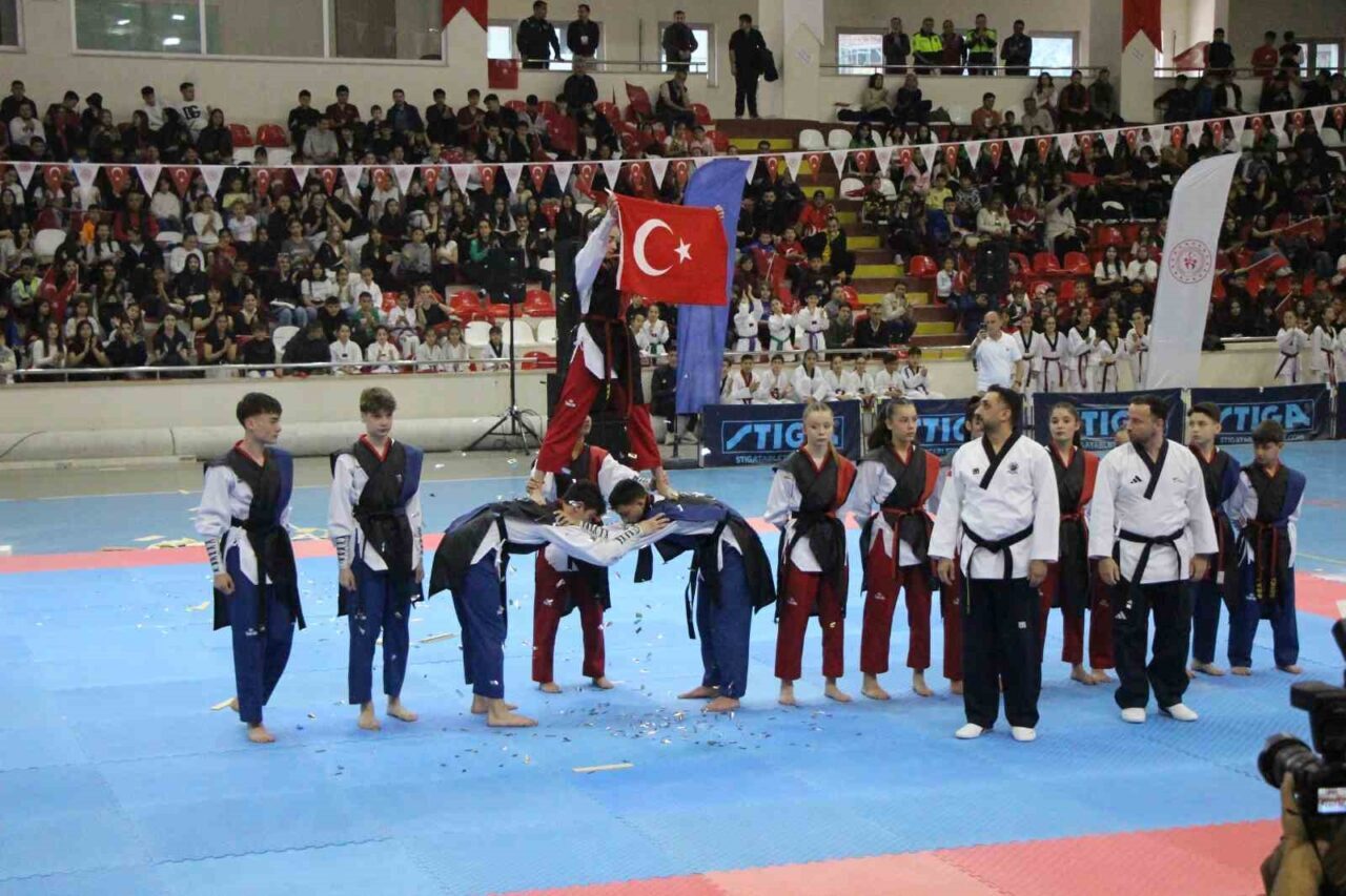 Amasya’da, 19 Mayıs Atatürk’ü Anma, Gençlik ve Spor Bayramı törenlerle