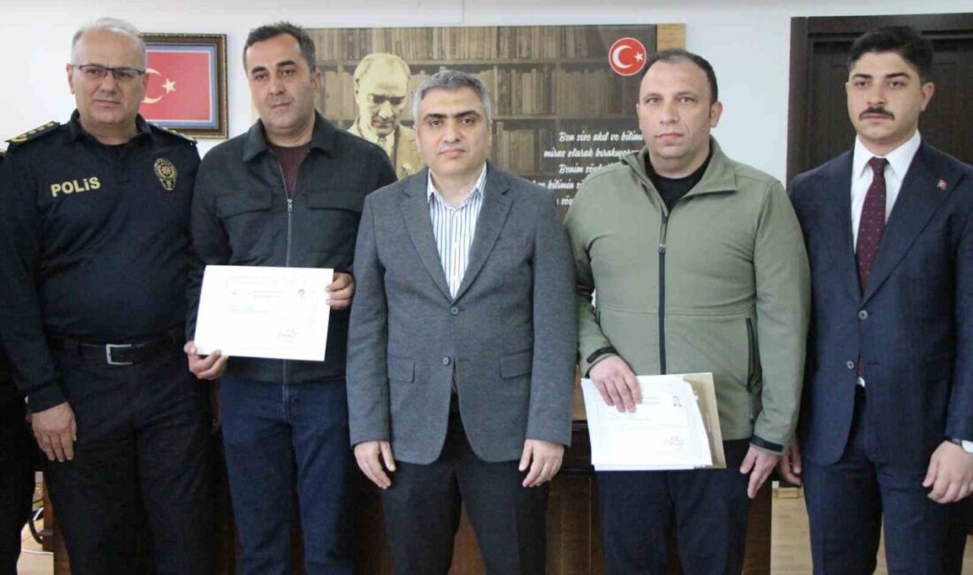 Amasya’da boğazına ekmek parçası kaçması üzerine fenalaşmasıyla aracından inip yanlarına