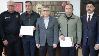 Amasya’da boğazına ekmek parçası kaçması üzerine fenalaşmasıyla aracından inip yanlarına