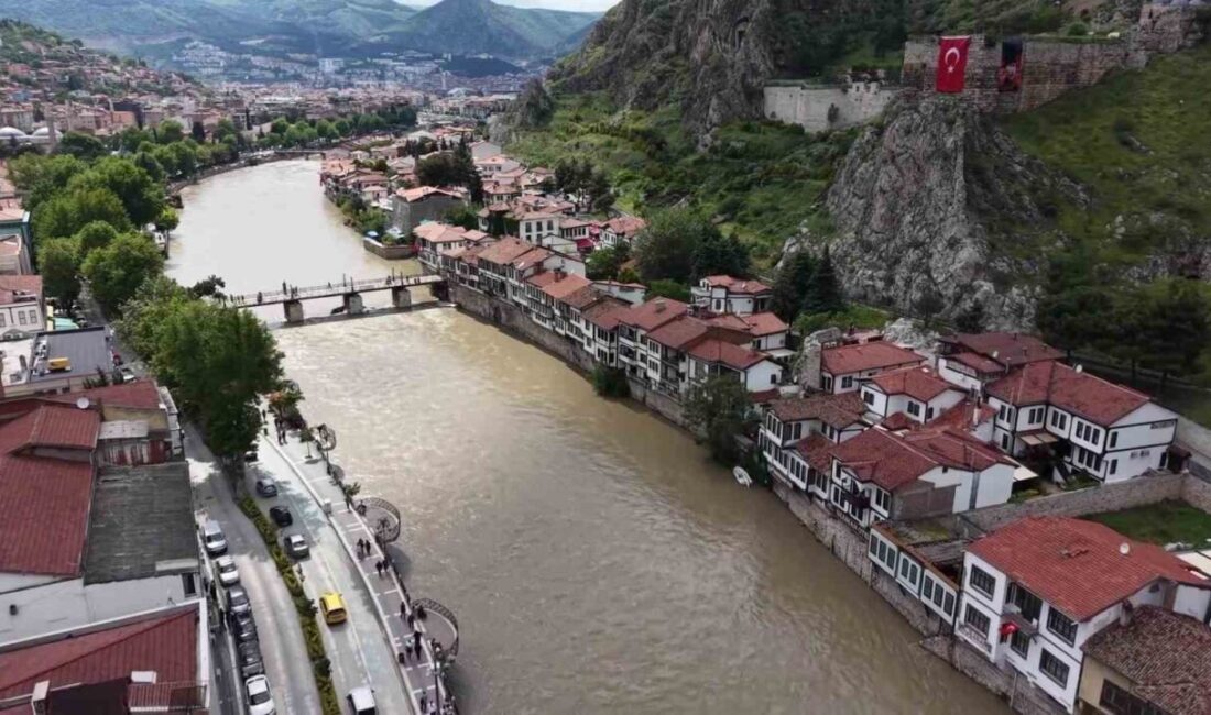 Tokat’taki Almus Barajı’nın tam doluluğa ulaşması sonrası taşması Yeşilırmak Nehri’nin