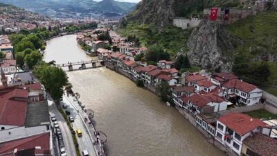 Tokat’taki Almus Barajı’nın tam doluluğa ulaşması sonrası taşması Yeşilırmak Nehri’nin