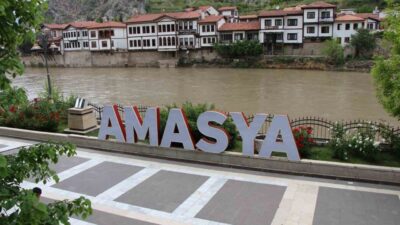 Amasya’da bir hafta önce taşkınların yaşandığı Yeşilırmak Nehri’nde su seviyesi
