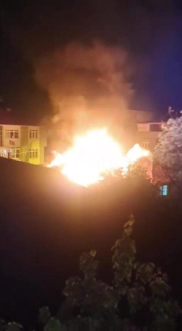 Amasya’nın Suluova ilçesinde çıkan yangında tek katlı ev kullanılamaz hale