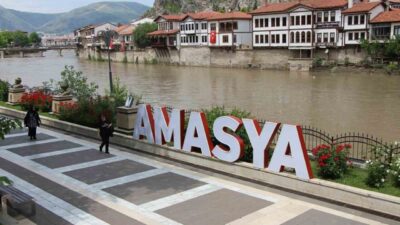 Amasya’da bir hafta önce taşkınların yaşandığı Yeşilırmak Nehri’nde saniyede geçen