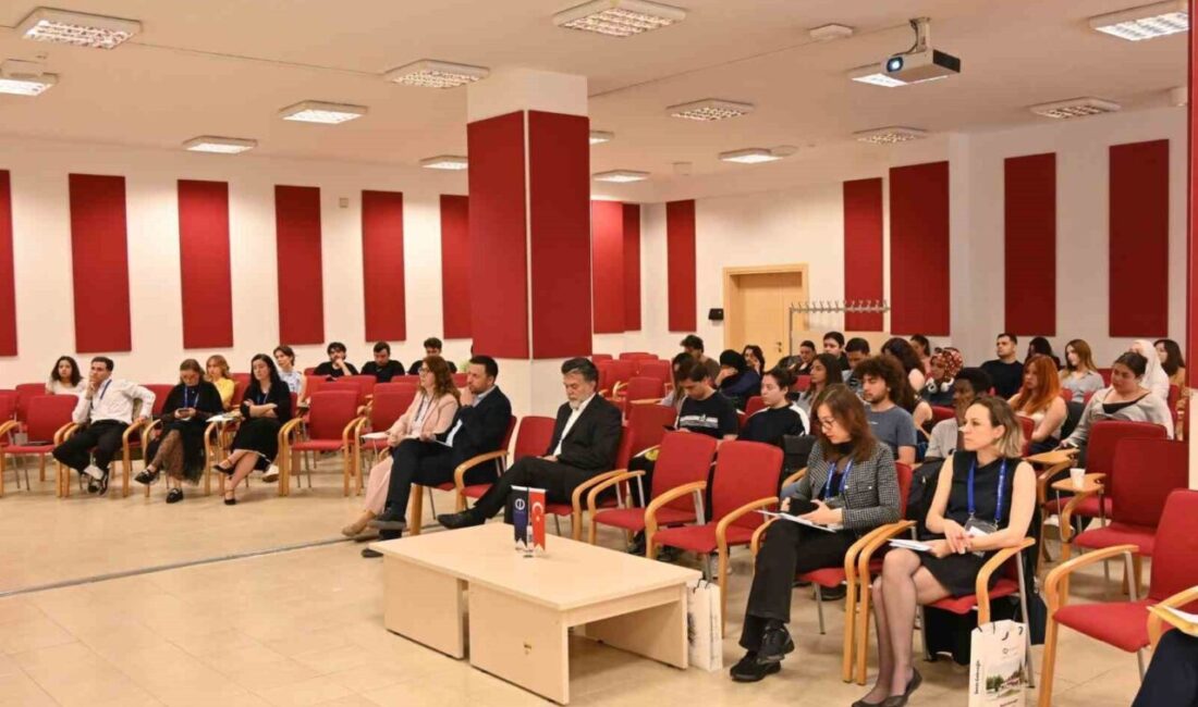 Anadolu Üniversitesi’nde düzenlenen “JOIN! Türkiye ve AB: Medya Temsilleri” başlıklı