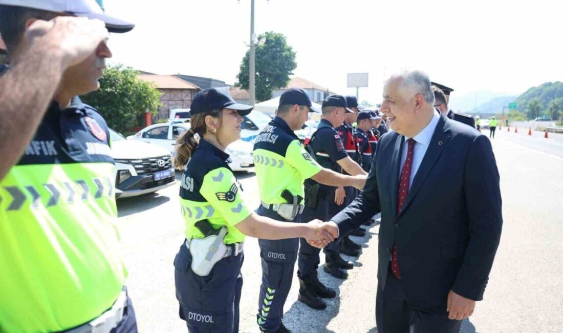 DÜZCE(İHA) – Düzce Vali Yardımcısı Şevket Cinbir, polis kontrol noktasında