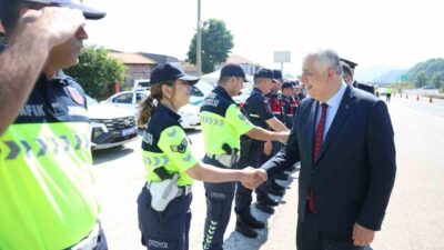 DÜZCE(İHA) – Düzce Vali Yardımcısı Şevket Cinbir, polis kontrol noktasında