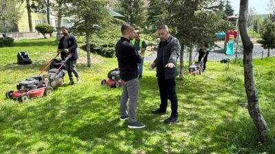 Pursaklar Belediyesi, park, bahçe ve yeşil alanları yapılan çalışmalarla yaz