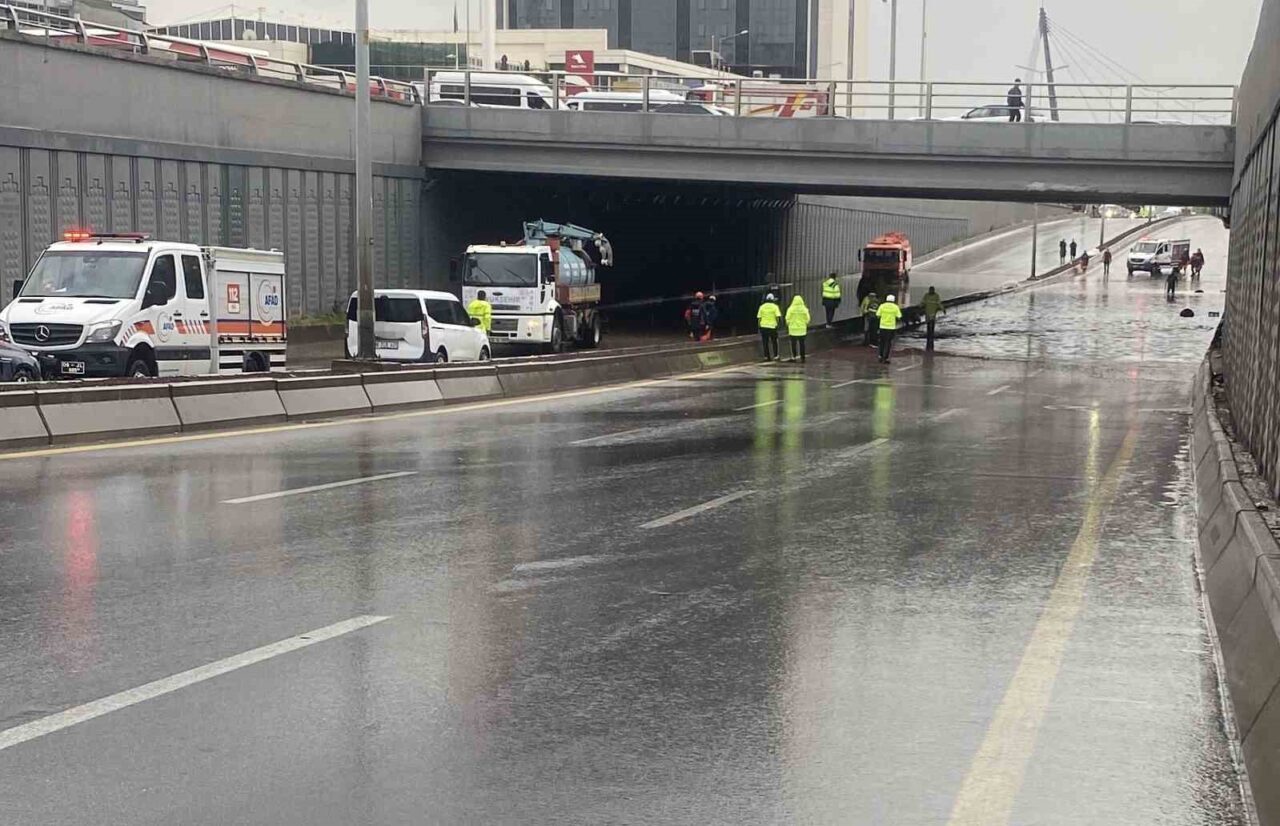 Ankara’da etkili olan sağanak yağışın ardından alt geçitler ve yollar