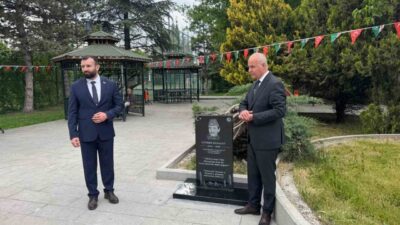 Ankara’da, dönemin Çeçenistan Fahri Başkonsolosu Medet Önlü’nün ölüm yıl dönümünde,
