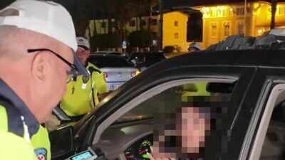 Adana’da trafik uygulamasında “Anksiyetem tuttu” diyerek polisin “Dur” ihtarına uymayan