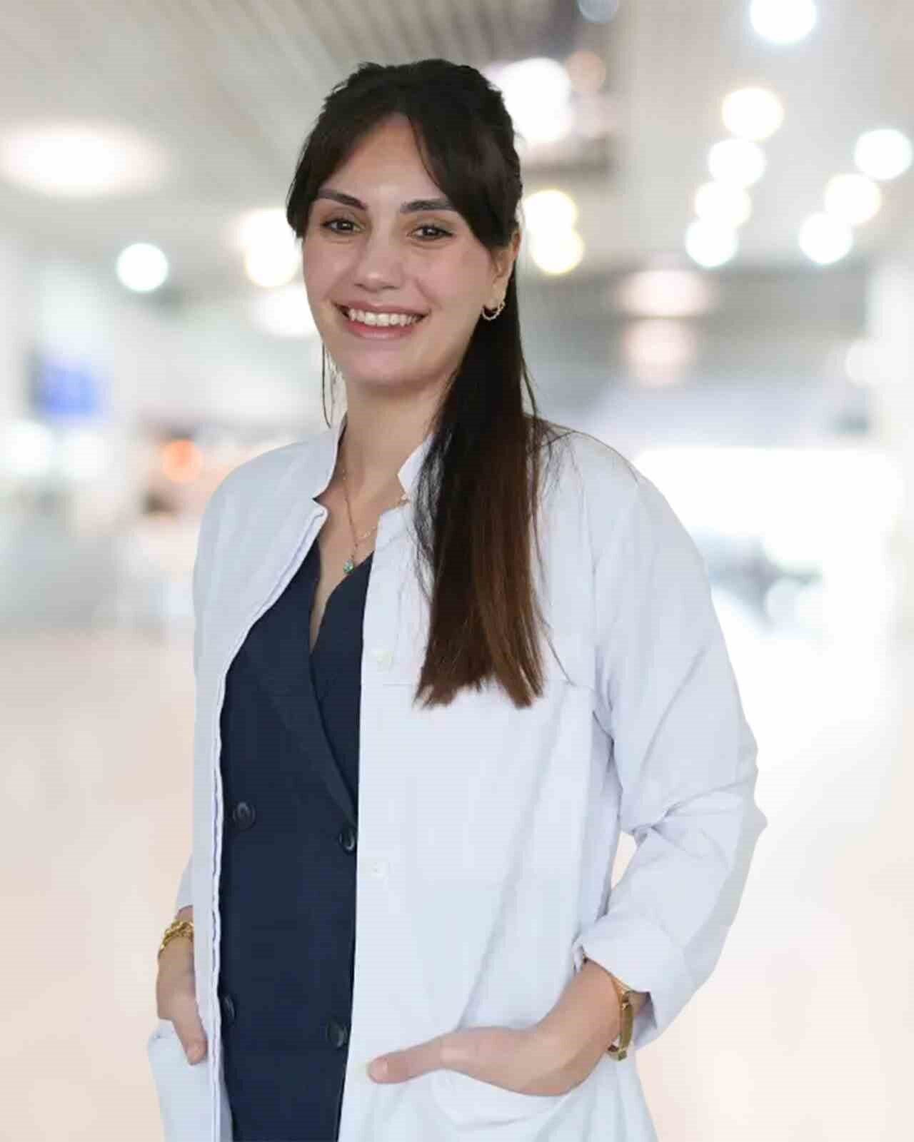 Anne karnındaki bebeğin yalnızca büyümediğini belirten Özel Ersoy Hastanesi Kadın