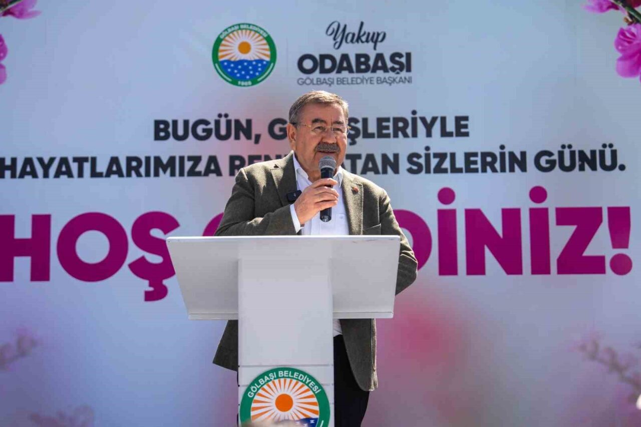 Ankara’da Gölbaşı Belediyesi’nce Anneler Günü kapsamında düzenlenen etkinlikte anneler, eğlenceli